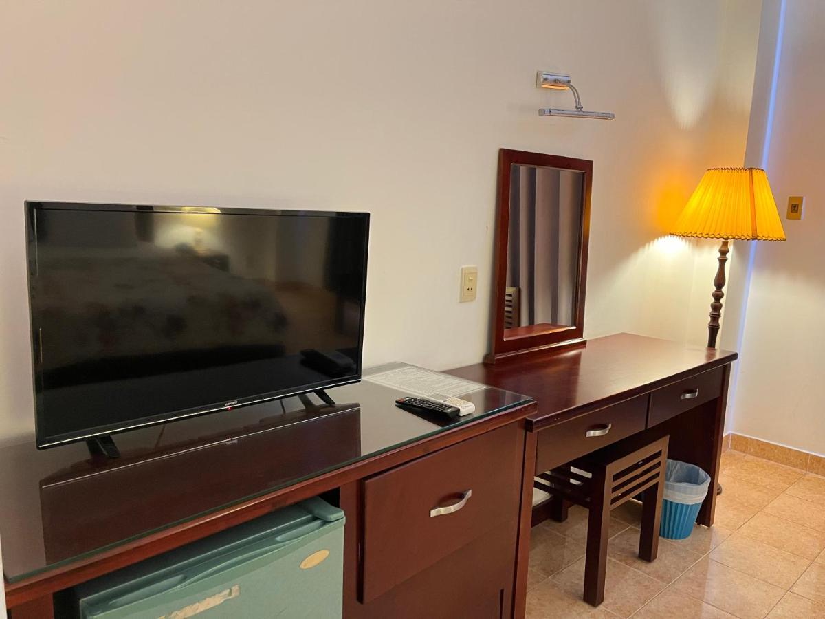 Phung Long Hotel ホーチミン市 エクステリア 写真